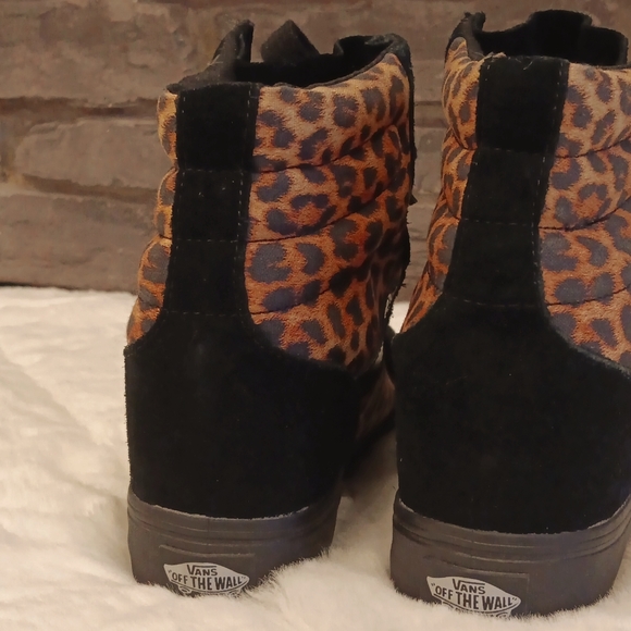 Rare perfect condition Vans Leopard Print with a hidden heal - Picture 2 of 5